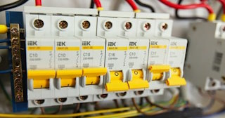 Монтаж УЗО - установка по доступной цене от 358 руб в Кушве от ЭлектроКшв